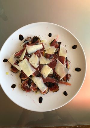 Une photo de Carpaccio de figues