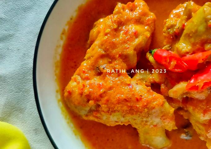 Bahan-bahan untuk membuat gulai ayam khas Minang