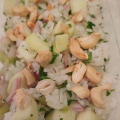 A picture of Cold rice salad with apples and toasted cashews, Western-style.