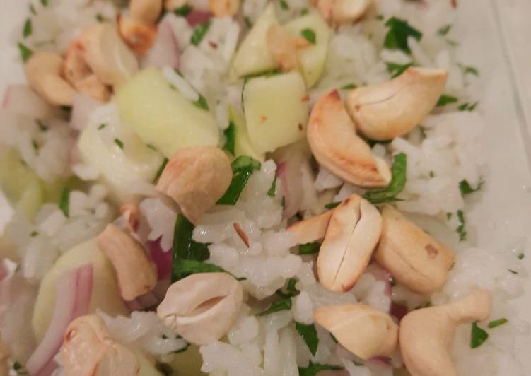 Cold rice salad with apples and toasted cashews, Western-style