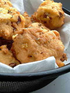Una foto de Buñuelos de jamón ibérico y queso