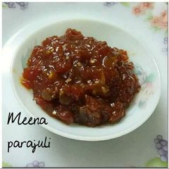A picture of Tomato ki khatti mithi chutney.