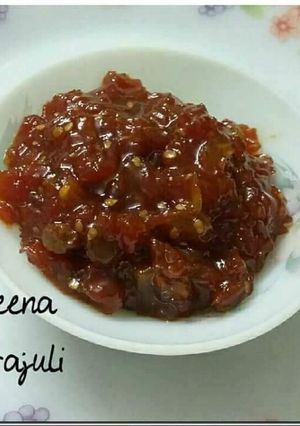 A picture of Tomato ki khatti mithi chutney.