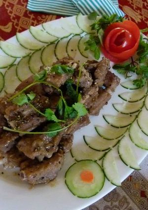Hình của món Sườn non kho tiêu.
