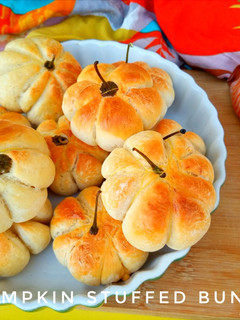 A picture of Pumpkin stuffed Buns.