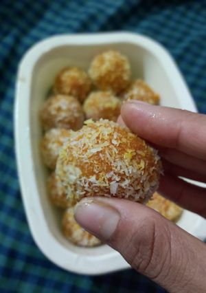 গাজর নারকেলের লাড্ডু (gajar narkel ladoo recipe in Bengali) রেসিপির প্রধান ছবি