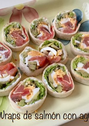 Una foto de Wraps de Salmón y Aguacate