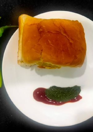 બટર વડાપાઉં(Butter Vadapau Recipe In Gujarati રેસીપી મુખ્ય ફોટો