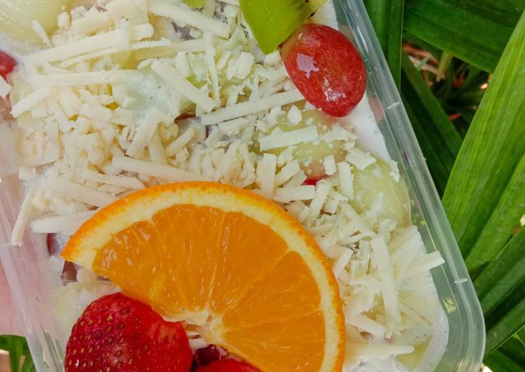 Langkah Mudah untuk Membuat Salad Buah Yogurt Low Fat Anti Gagal