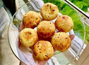 Hình của món Bánh Khoai Lang Cá Hồi BLW.