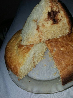 Una foto de Bizcochuelo casero con nutella y dulce de leche