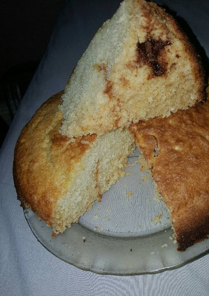 Una foto de Bizcochuelo casero con nutella y dulce de leche