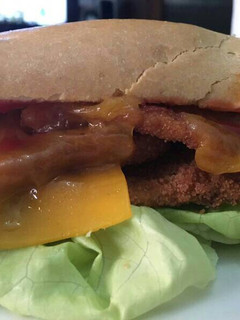 Una foto de Bocadillo de pechuga de pollo con queso cheddar