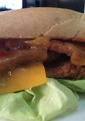 Foto principal de Bocadillo de pechuga de pollo con queso cheddar