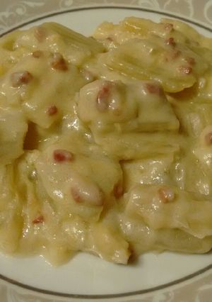Una foto de Cardos con bechamel y jamón serrano