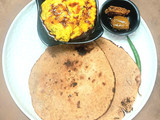 ज्वार भाकरी विद पीठला