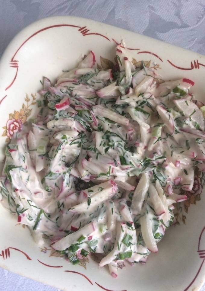 Салат с редисом и зеленью