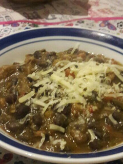 Una foto de Guiso de porotos Negros 🍜🌶🍽
