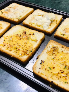 A picture of Garlic bread.