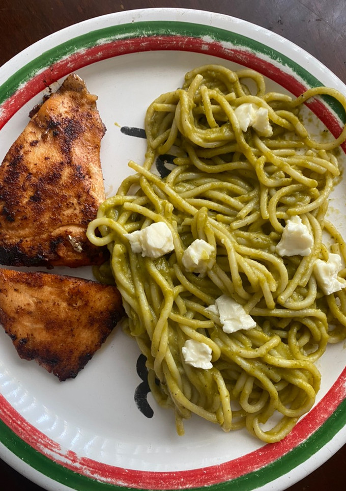 Una foto de Espagueti verde vegano 🌱 🥥 🌶️ 🍝