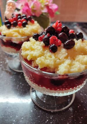 Vaníliás grízpuding erdei gyümölcsös mártással 🍓 🫐🍒 recept fotója