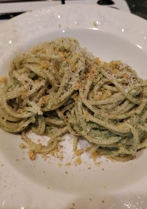 Foto di Spaghetti all'aspro di limone con crem verde di rucola e anacardi croccanti