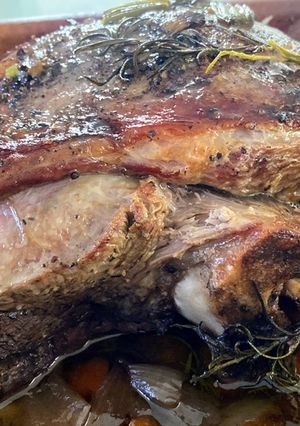 A picture of Roasted Lamb Leg in Red Wine.