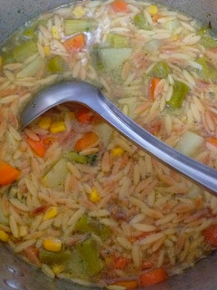 صورة لوصفة شوربة لسان عصفور بالخضار