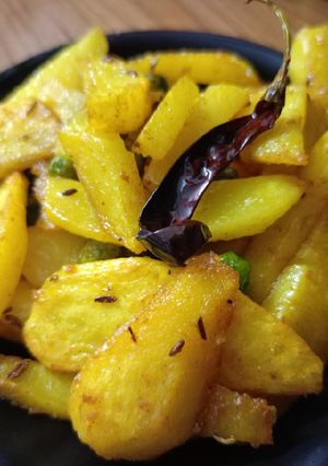 A picture of Jeera aloo matar fry without onion garlic.