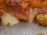 Una foto de polenta rellena