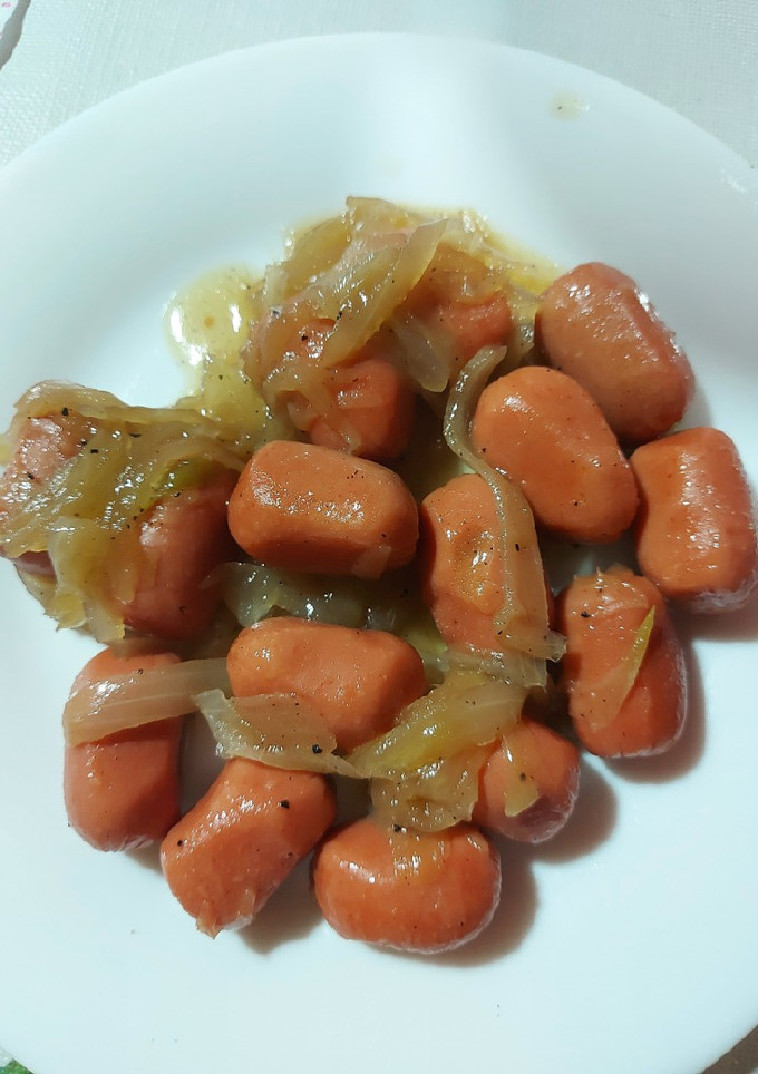 Una foto de Salchichas con cebolla
