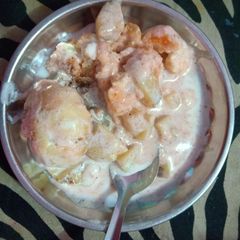 A picture of Dahi bhalle.