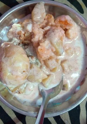 A picture of Dahi bhalle.