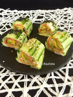 Una foto de Sushi de pepino holandés y salmón ahumado