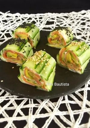 Una foto de Sushi de pepino holandés y salmón ahumado