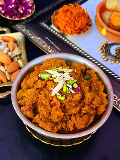 A picture of Raw Turmeric & Ginger Halwa.