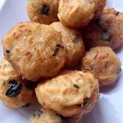 A picture of Potato noodle (perkedel mie kentang).