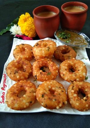 साबूदाना डोनटस (व्रत वाले) (Sabudana Donuts recipe in Hindi) रेसिपी मुख्य फोटो