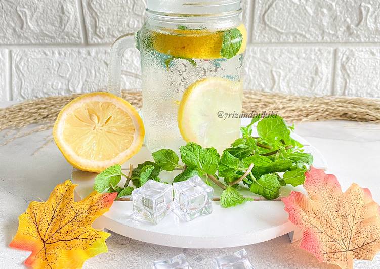 Infused water lemon daun mint