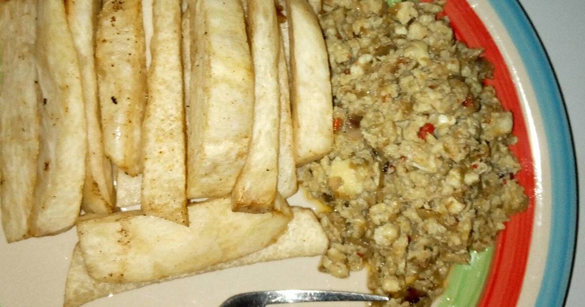 Fried yam and egg sauce Recipe by Ayeesha Auwal Cookpad