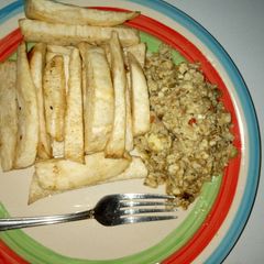 A picture of Fried yam and egg sauce.