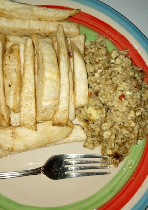 A picture of Fried yam and egg sauce.