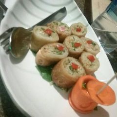 A picture of Spring rolls.