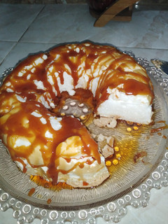 A picture of Fluffy merengue cake.