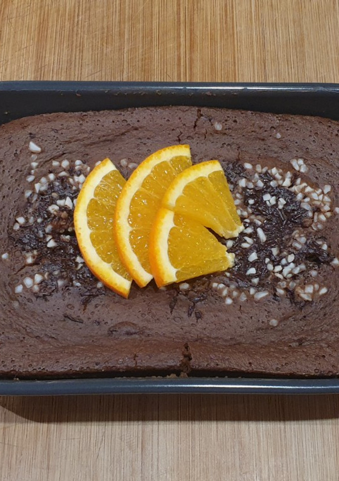 Una foto de Bizcocho de naranja y chocolate