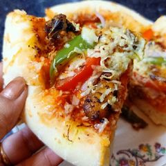 A picture of Chicken Pizza 🍕🍕.