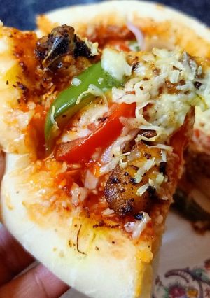 A picture of Chicken Pizza 🍕🍕.