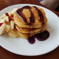 A picture of Fluffy overnight pancakes.