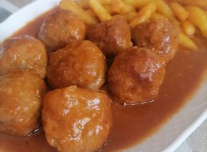 Una foto de Albóndigas en salsa española Thermomix