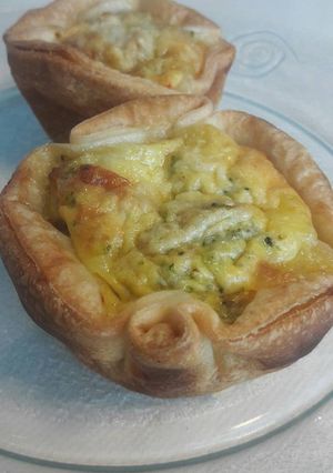 Una foto de Mini tartas de brócoli y algo más